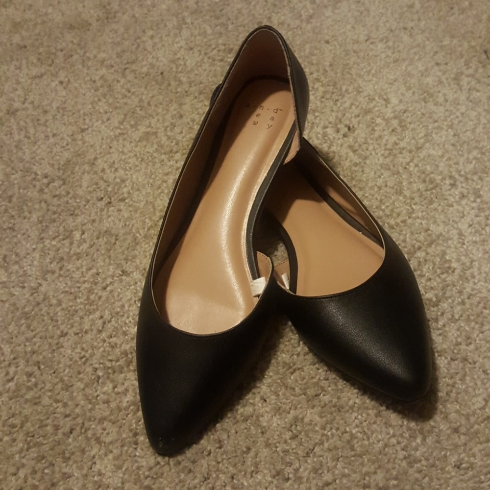 Black Pointed Flats 6.5